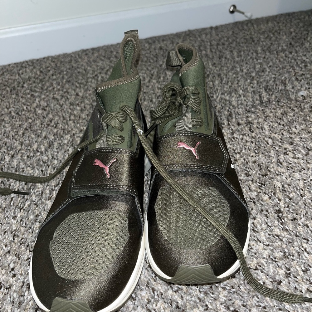 Puma Sneakers